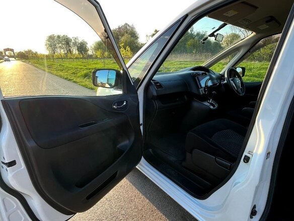 2010 Nissan Serena IV (C26), белый, 1500000 рублей - вид 8