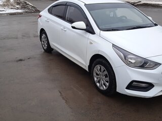 2017 Hyundai Solaris II, белый, 920000 рублей, вид 1