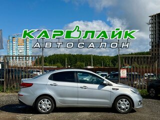 2017 Kia Rio III Рестайлинг, серебристый, 679000 рублей, вид 4