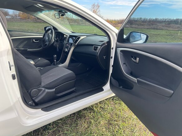 2013 Hyundai i30 II, белый, 850000 рублей - вид 6