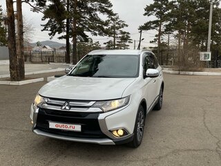 2016 Mitsubishi Outlander III Рестайлинг 2, белый, 2500000 рублей, вид 2
