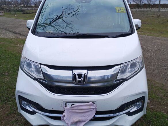 2015 Honda Stepwgn Spada V, белый, 1850000 рублей - вид 2