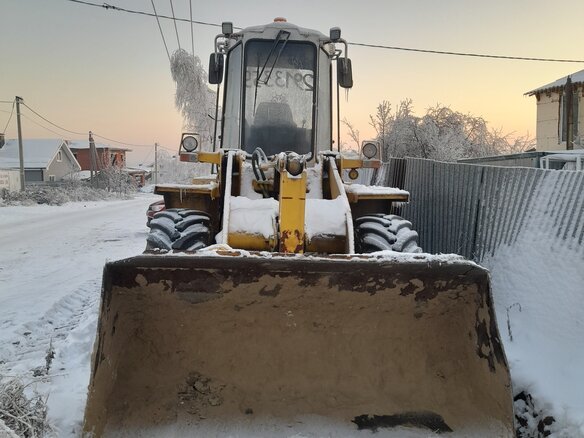 2002 Амкодор 333, жёлтый, 1800000 рублей - вид 1