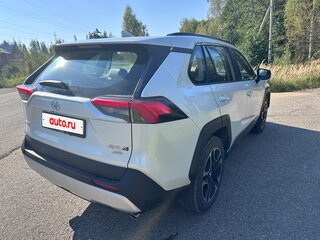 2024 Toyota RAV4 V (XA50), белый, 4400000 рублей, вид 4