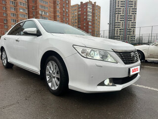 2013 Toyota Camry VII (XV50), белый, 1400000 рублей, вид 1