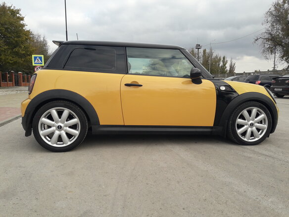 2008 Mini Hatch Cooper S II (R56), жёлтый, 1100000 рублей - вид 4