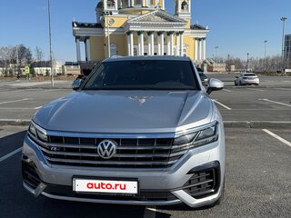 2018 Volkswagen Touareg III, серебристый, 4858858 рублей, вид 1
