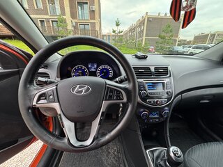 2015 Hyundai Solaris I Рестайлинг, оранжевый, 715000 рублей, вид 5