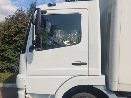 2005 Mercedes-Benz Atego, белый, 2250000 рублей, вид 2