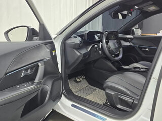 2023 Peugeot 2008 II, белый, 1700000 рублей, вид 5