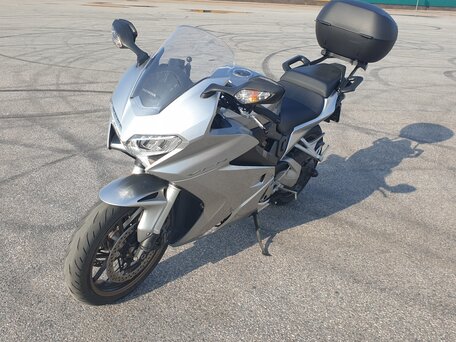2017 Honda VFR 800, серебристый, 760000 рублей, вид 1