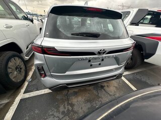 2025 Toyota Urban Cruiser III, серебристый, 2970000 рублей, вид 2