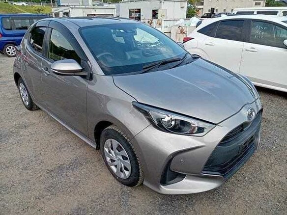 2020 Toyota Yaris IV, серый, 1450000 рублей - вид 10