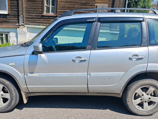 2013 Chevrolet Niva I Рестайлинг, серебристый, 295000 рублей, вид 1