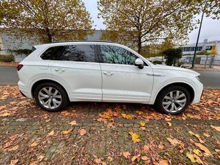 2019 Volkswagen Touareg III, белый, 8200000 рублей, вид 3