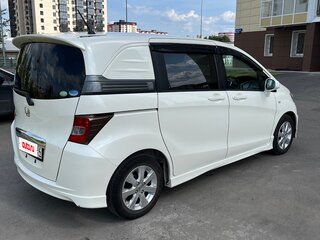 2010 Honda Freed Spike I Рестайлинг, белый, 1000000 рублей, вид 3