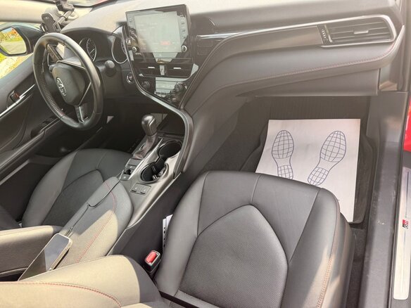 2021 Toyota Camry VIII (XV70) Рестайлинг, красный, 3550000 рублей - вид 5