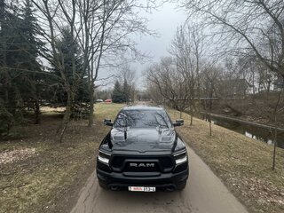 2020 Ram 1500 Crew Cab V, чёрный, 5100000 рублей, вид 1