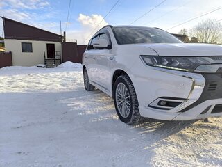 2018 Mitsubishi Outlander PHEV III Рестайлинг 3, белый, 3520000 рублей, вид 5