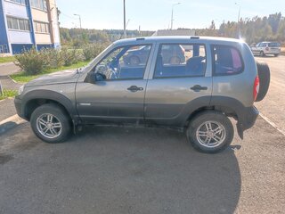 2011 Chevrolet Niva I Рестайлинг, серый, 430000 рублей, вид 4