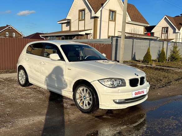 2010 BMW 1 серии 116i I (E81/E82/E87/E88) Рестайлинг, белый, 930000 рублей - вид 2