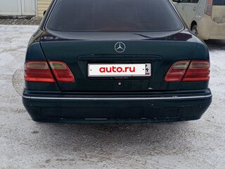 2001 Mercedes-Benz E-Класс 320 II (W210, S210) Рестайлинг, зелёный, 600000 рублей, вид 3