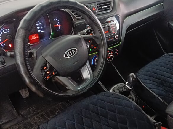 2012 Kia Rio 5-speed III, чёрный, 900000 рублей - вид 7