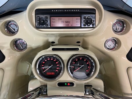 2011 Harley-Davidson CVO Road Glide, бежевый, 1430000 рублей, вид 5