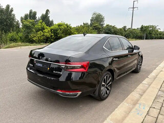 2022 Skoda Superb III Рестайлинг, чёрный, 1750000 рублей, вид 5
