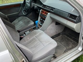 1993 Mercedes-Benz E-Класс 200 I (W124), серебристый, 105000 рублей, вид 4