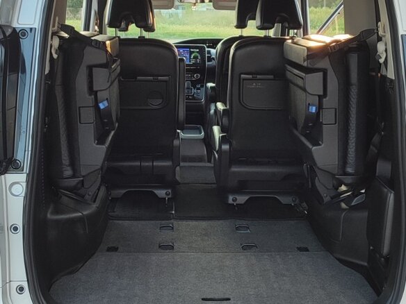 2020 Nissan Serena V (C27) Рестайлинг, серебристый, 2800000 рублей - вид 12