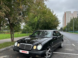 1998 Mercedes-Benz E-Класс 320 II (W210, S210), чёрный, 550000 рублей, вид 1