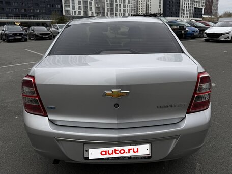2014 Chevrolet Cobalt II, серебристый, 639000 рублей, вид 3