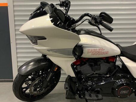 2024 Harley-Davidson CVO Road Glide ST, белый, 5800000 рублей, вид 4