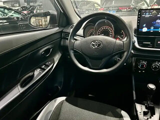 2020 Toyota Yaris L X XP150 Рестайлинг, белый, 1200000 рублей, вид 3