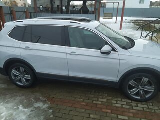 2018 Volkswagen Tiguan Allspace II, серебристый, 3900000 рублей, вид 2
