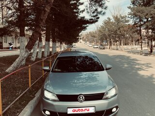 2013 Volkswagen Jetta VI, серебристый, 990000 рублей, вид 3