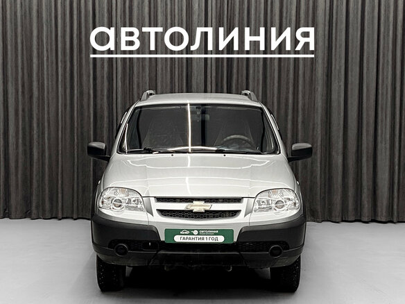 2014 Chevrolet Niva I Рестайлинг, серебристый, 635000 рублей - вид 1