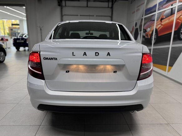 2026 Lada (ВАЗ) Granta I Рестайлинг, белый - вид 5