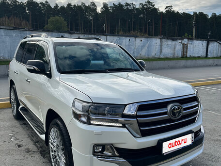 2020 Toyota Land Cruiser 200 Series Рестайлинг 2, белый, вид 2