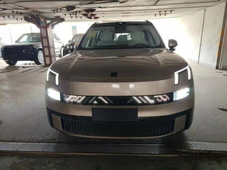 Lynk & Co 900
