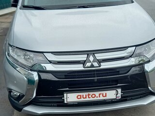 2018 Mitsubishi Outlander III Рестайлинг 2, серебристый, 2750000 рублей, вид 2