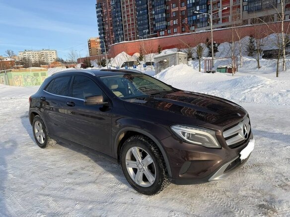 2015 Mercedes-Benz GLA 200 I (X156), коричневый, 1600000 рублей
