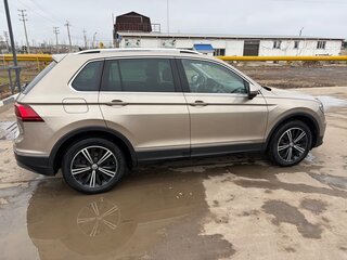 2017 Volkswagen Tiguan II, бежевый, 2600000 рублей, вид 2