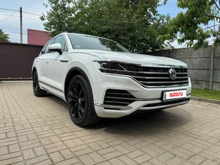 2019 Volkswagen Touareg III, белый, 5700000 рублей, вид 5