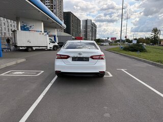 2021 Toyota Camry VIII (XV70) Рестайлинг, белый, 3050000 рублей, вид 5