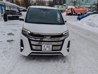 2020 Toyota Noah III (R80) Рестайлинг, белый, 3150000 рублей, вид 2