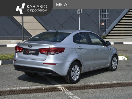 2016 Kia Rio III Рестайлинг, серебристый, 880000 рублей, вид 2