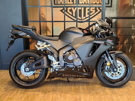 2025 Honda CBR 600RR, чёрный, 1850000 рублей, вид 1
