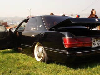 1990 Toyota Crown VIII (S130), серый, 1200000 рублей, вид 3